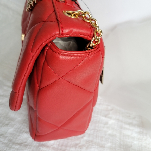 Badgley Mischka Letter Lock Red Vegan Leather Quilted bag - Picture 5 of 6